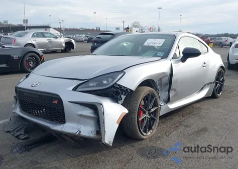 2024 Toyota Gr86 из США, поврежденный, VIN JF1ZNBB11R9753075